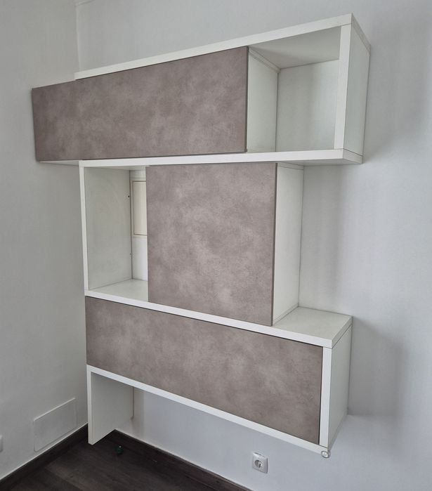 Móvel de sala com 3 módulos e moldura