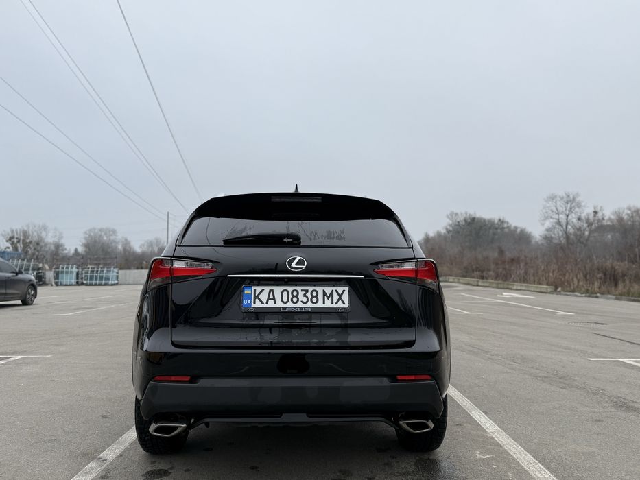 Автомобіль Lexus NX 200T