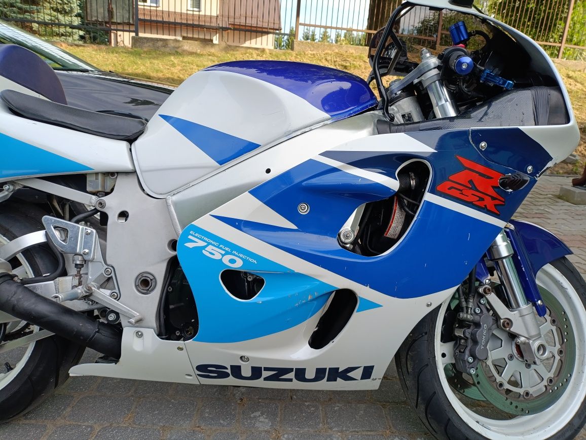 Suzuki GSX-R srad 750 na gaźnikach