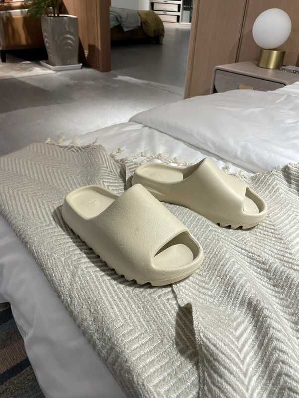 YeezyBoostSlideUnisextrampkiBone.41