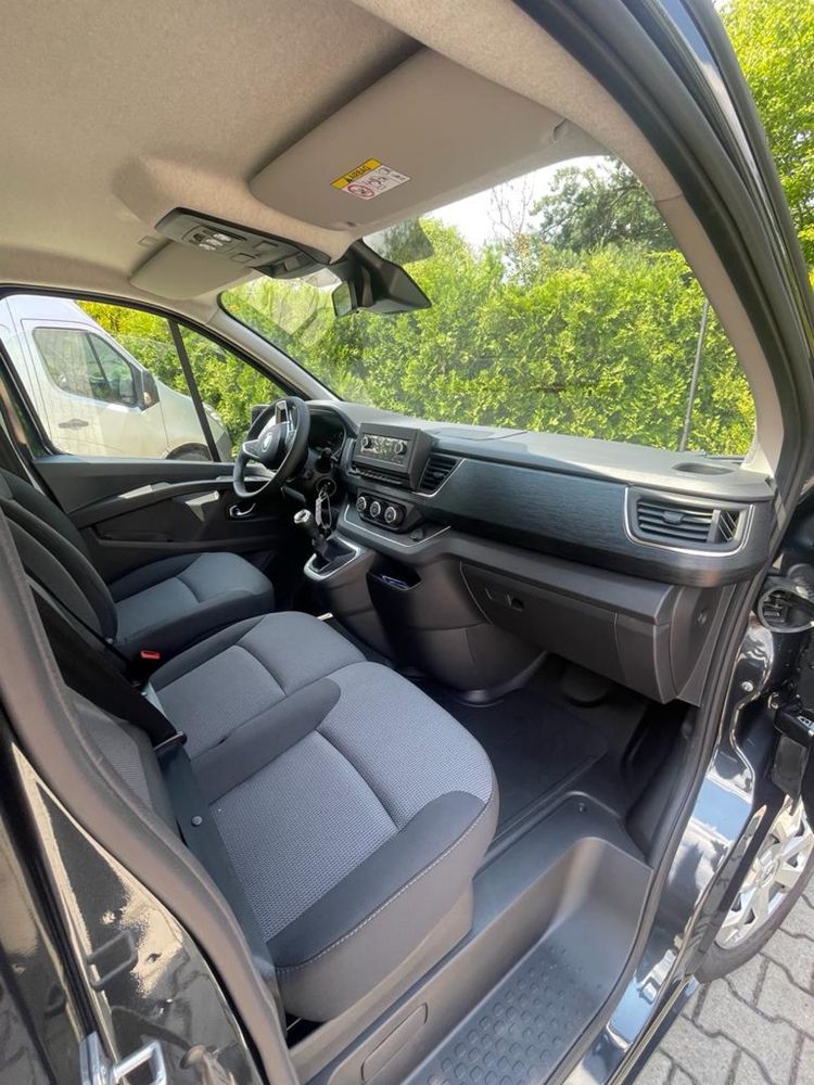 Wynajem Bus’a Renault Trafic Long 9-osobowy !Bez limitów kilometrów!
