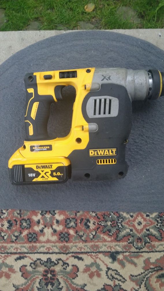 Перфоратор DeWalt DCH 273