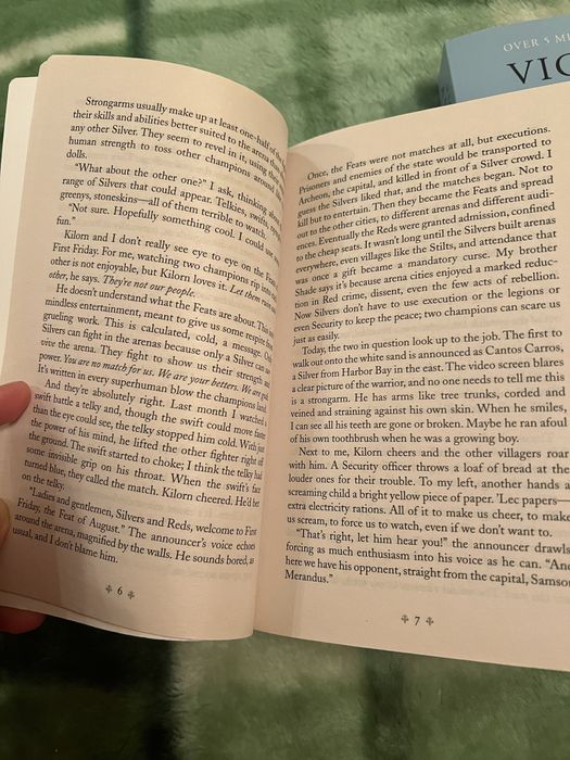 Вікторія Евеярд «Червона Королева» і «Скляний Меч» англійською