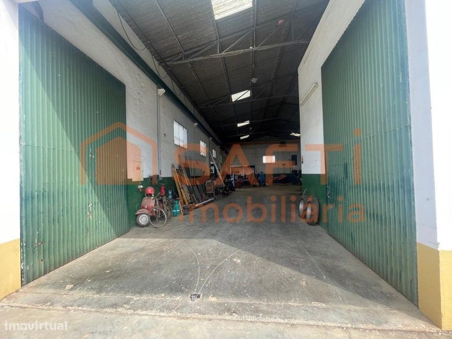 Oficina metalomecânica reparadora de máquinas agrícolas e industria...