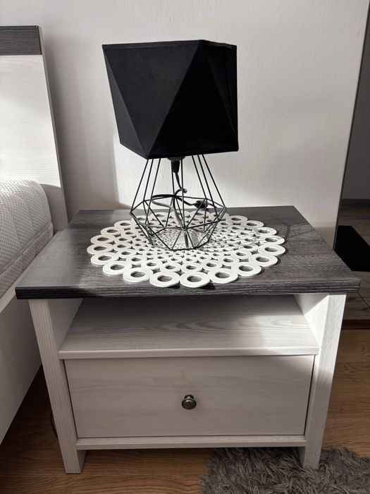 Lozko160x200 z materacem oraz stolikiem nocnym