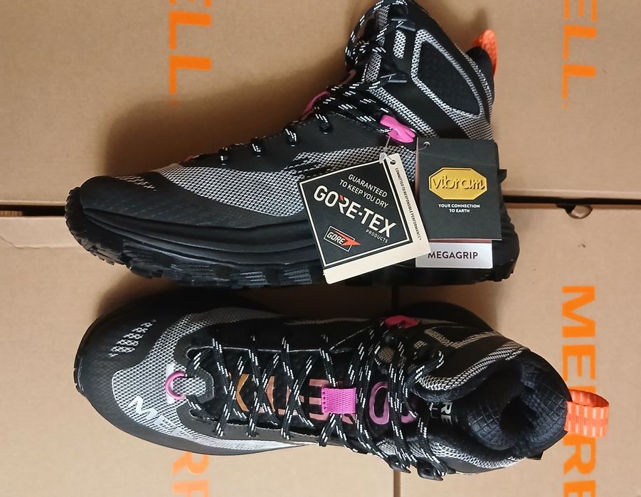 Жіночі туристичні черевики merrell rogue hiker mid gtx підошва vibram