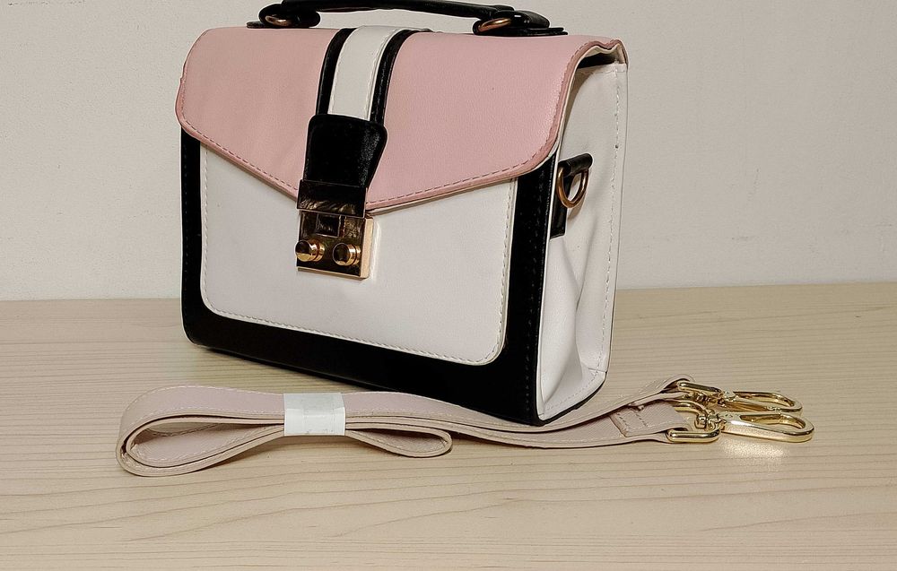 Urocza, delikatna torebka / do ręki / na ramię /