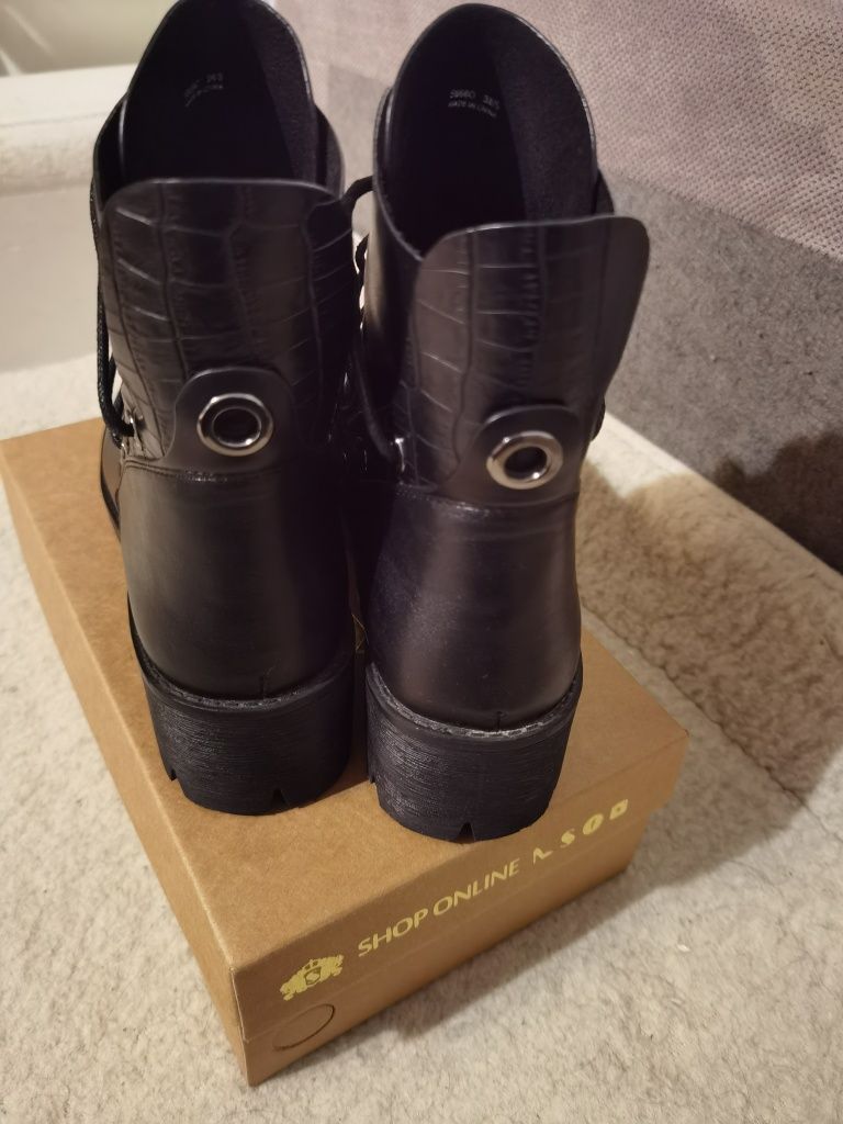 Buty kozaki Reserved czarne wiązane gruba podeszwa rozmiar 38
