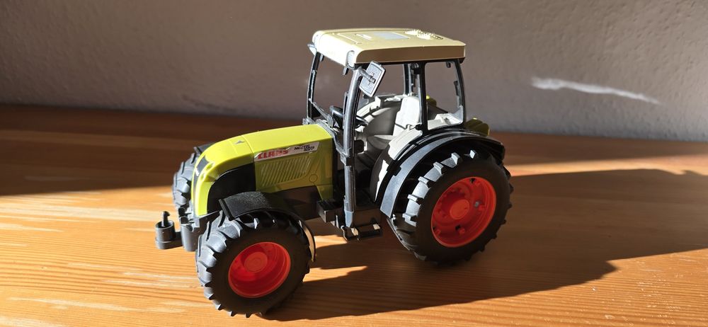 Bruder traktor Class