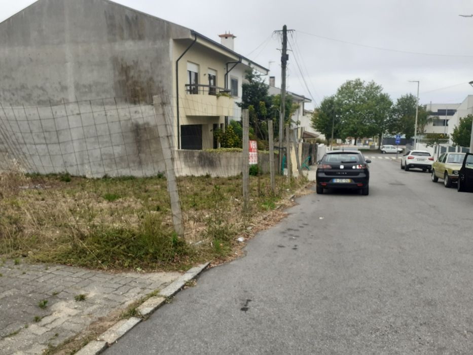 Terreno para Construção  de r/chão ;andar e telheiro lateral