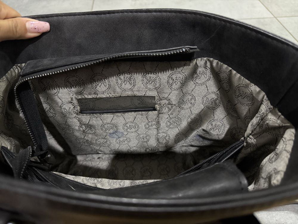 Torebka czarna z paskiem w stylu Michael Kors MK