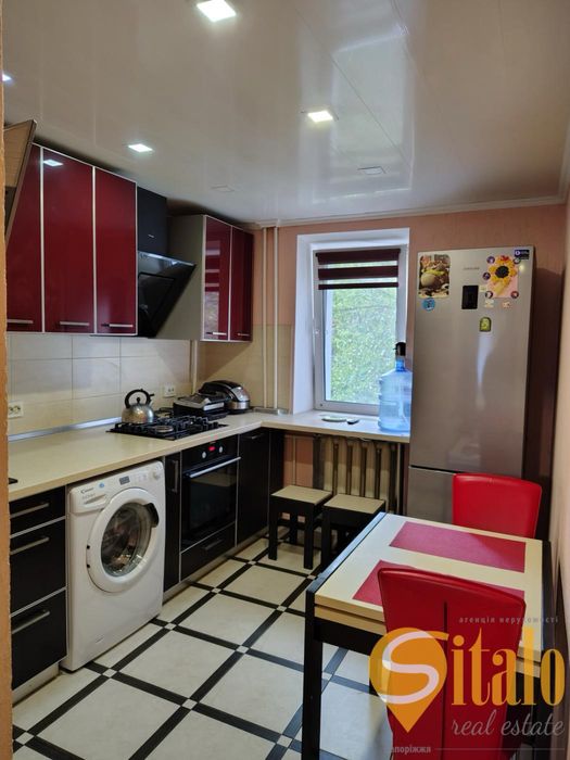 Продам двокімнатну з ремонтом та меблями, космос (020)