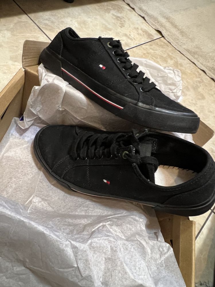 Кросівки від  Tommy Hilfiger