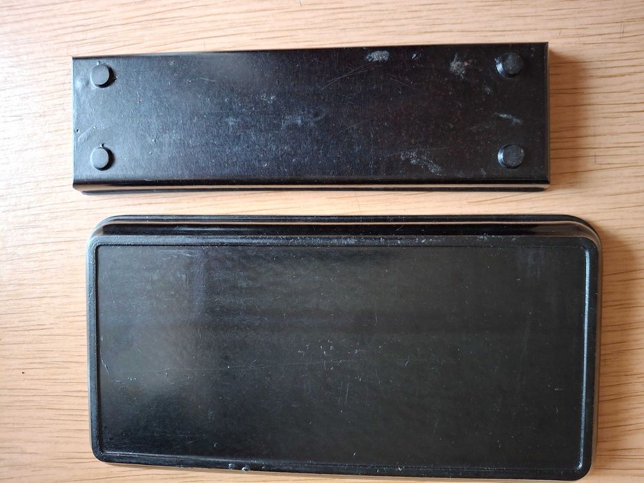 dwa stare organizery biurkowe z bakelitu z lat PRL, korytka