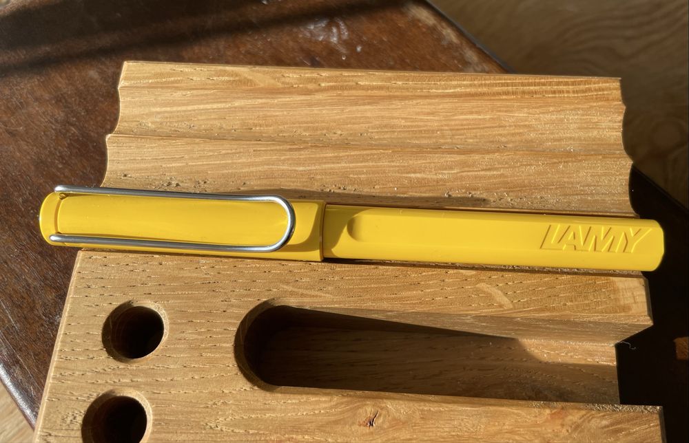 LAMY Safari, długopis. Niebieski wkład.