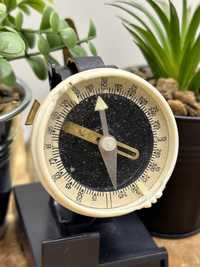 Stary radziecki kompas na rękę