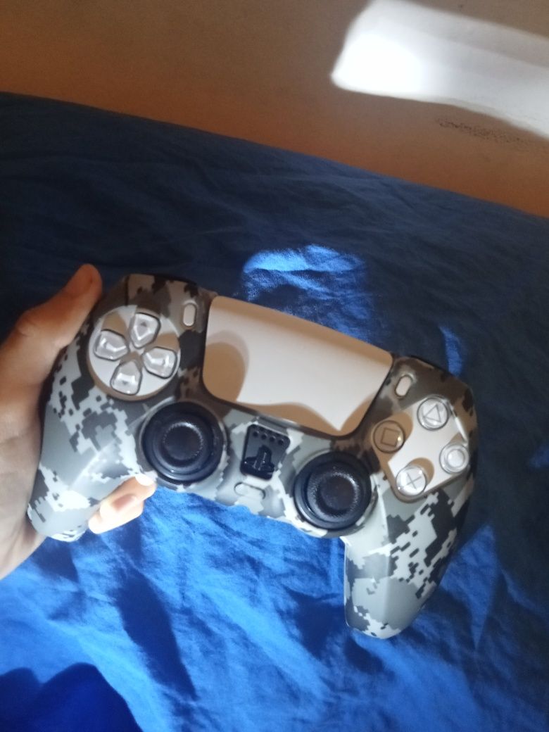 Capa de comando de PS5 em ótimo estado(comando não incluso)