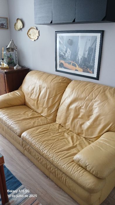 Sofa pele amarela