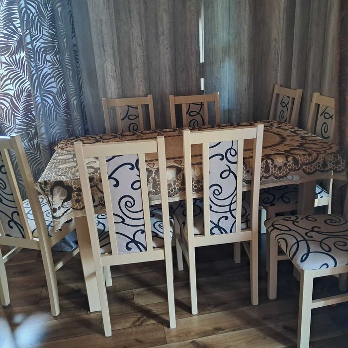 Duży zestaw stół i 8 krzeseł