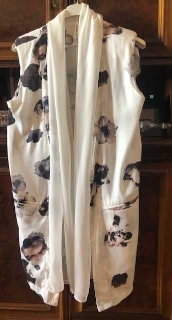 Conjunto calça e casaco sem manga, estampado, cor preto e branco