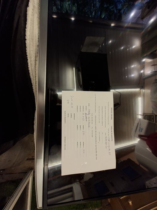 Televisão 3D lj com 2 comandos