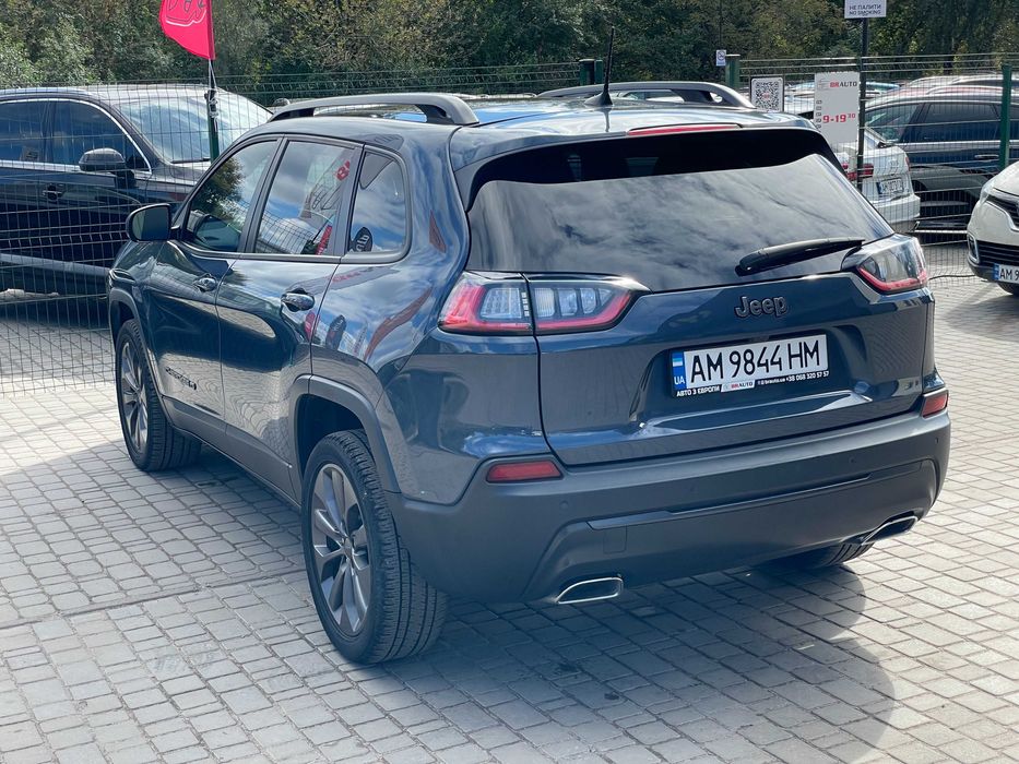 Jeep Cherokee 2021 бензин 3.2