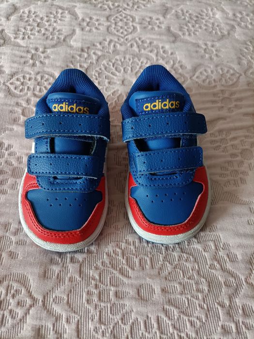 Sapatilhas adidas novas num 19