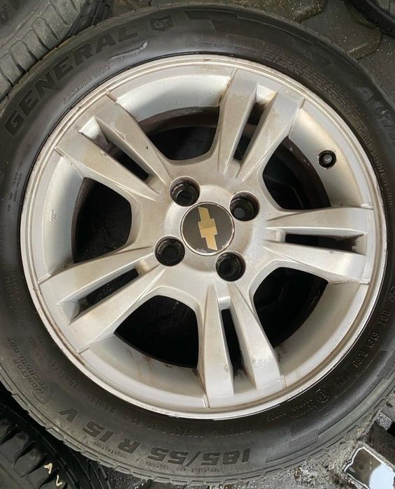 Jantes Chevrolet R15 com pneus 185/55 Furação 4x100