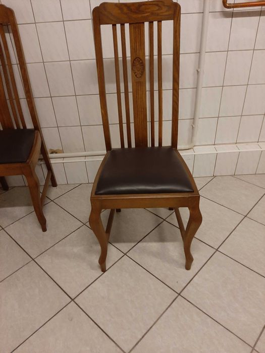 Komplet 6-ciu krzeseł plus dwa fotele