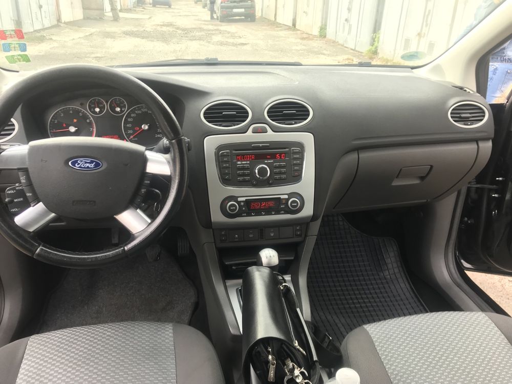 Продам автомобиль Ford Focus 1.8