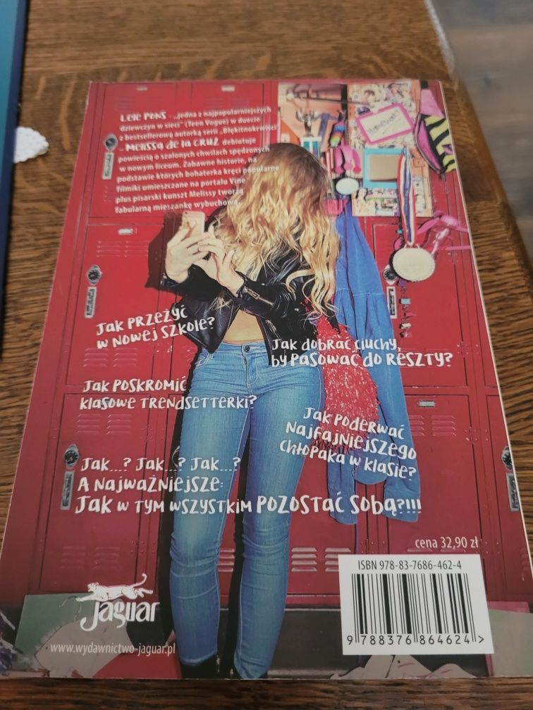 Książka Szkoła Przetrwania Lele Pons i Melissa De La Cruz