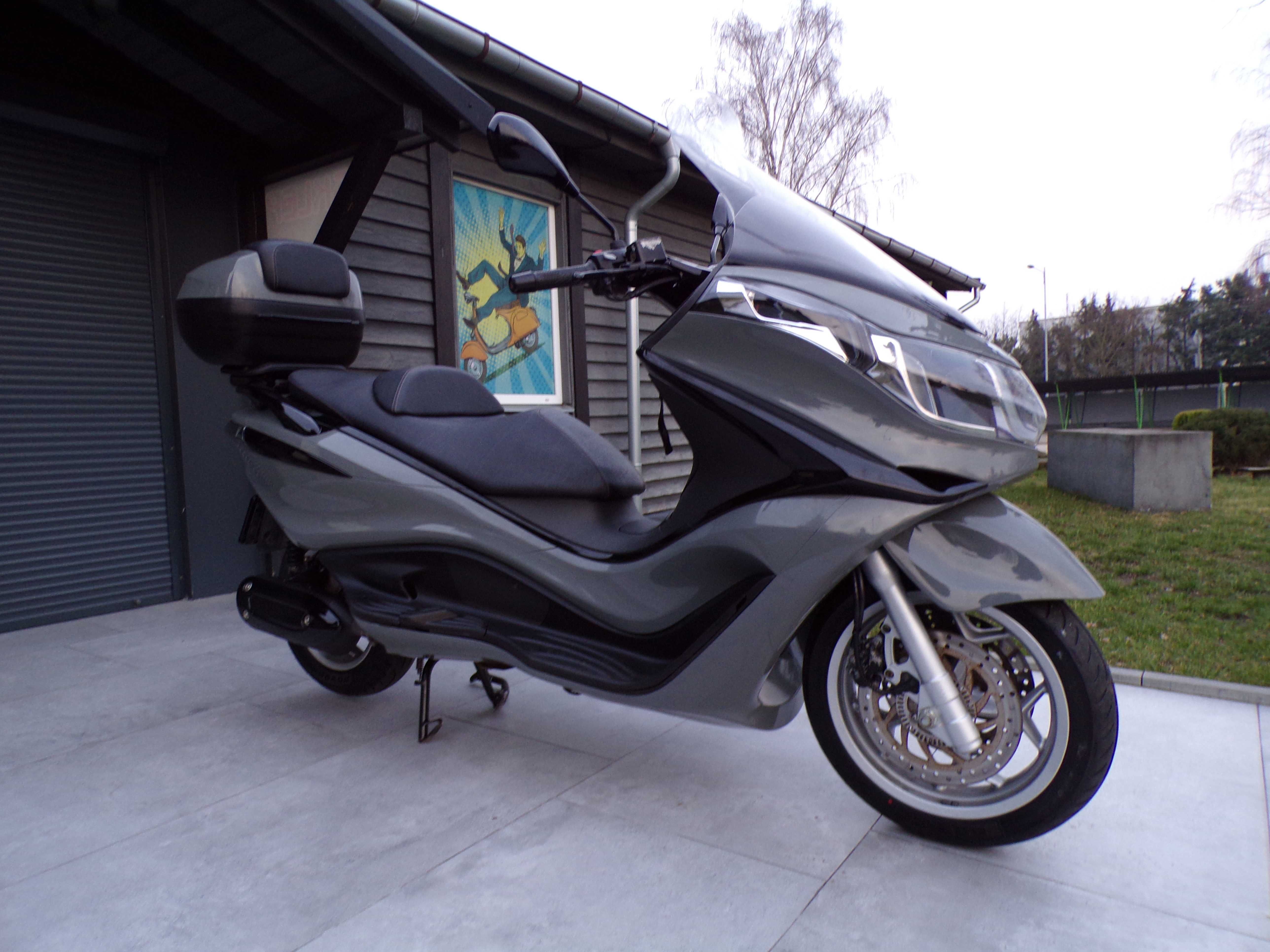 Piaggio X10 kolor SZARY-Gray 125cc Kat.B + kufer centralny OEM.