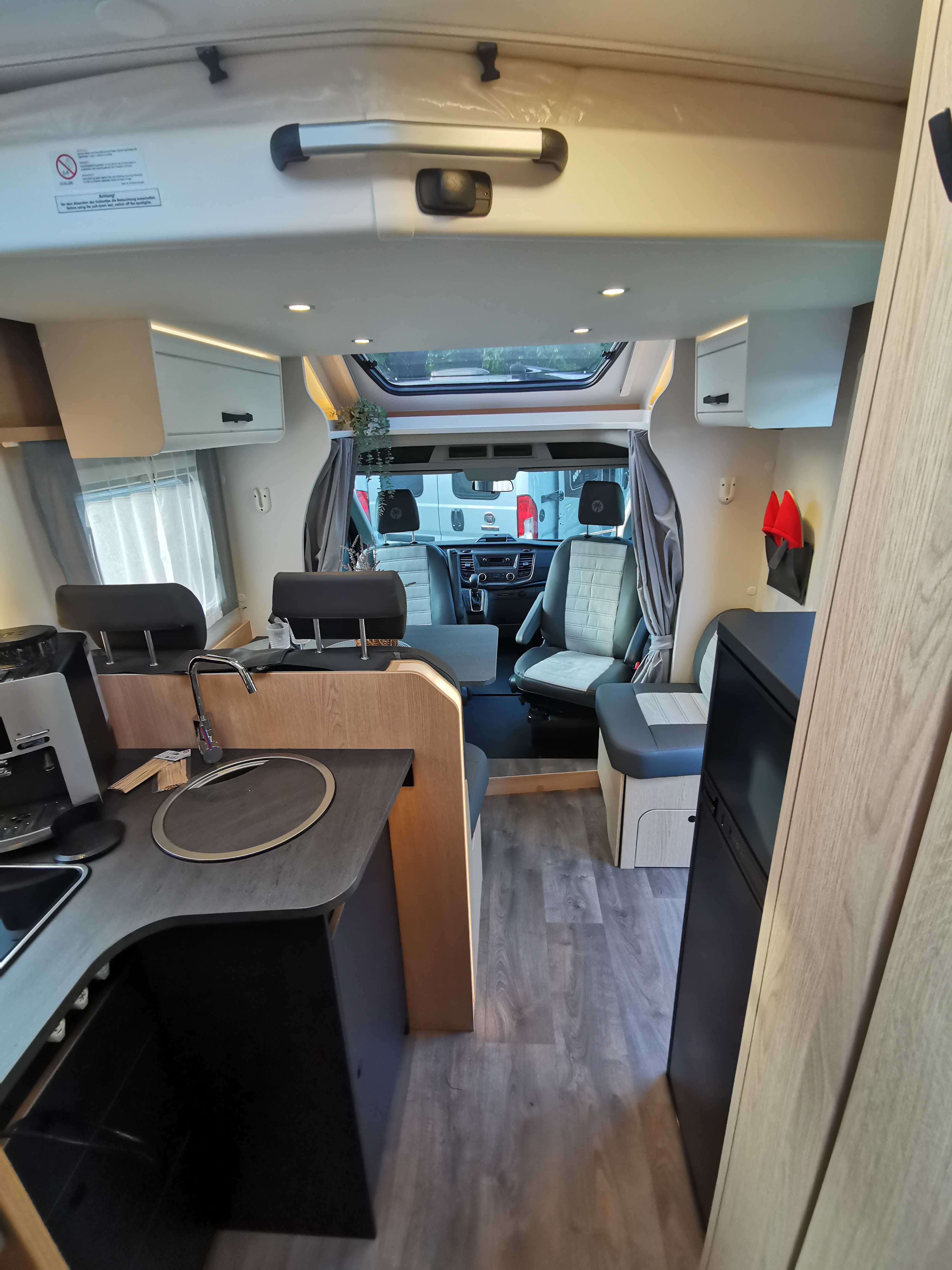 Wynajem kampera Półintegra 5 osób automat zimowy isofix ogrzewanie