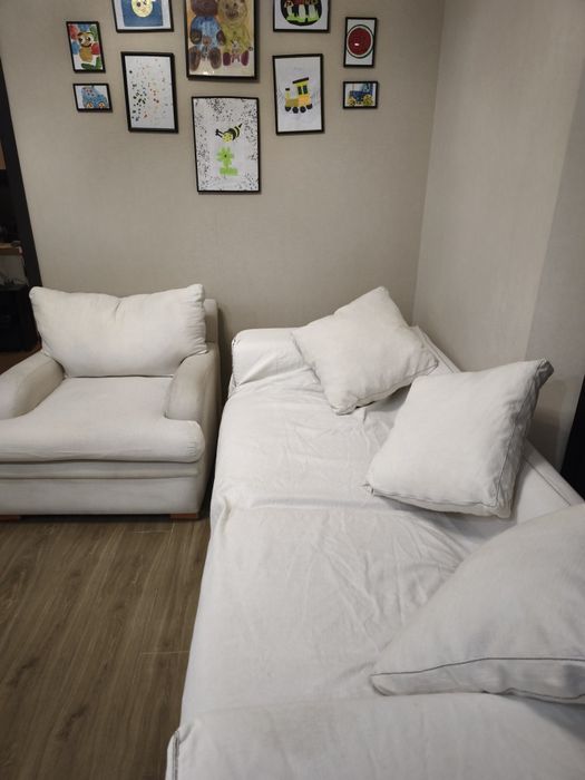 Двухспальный диван с креслом