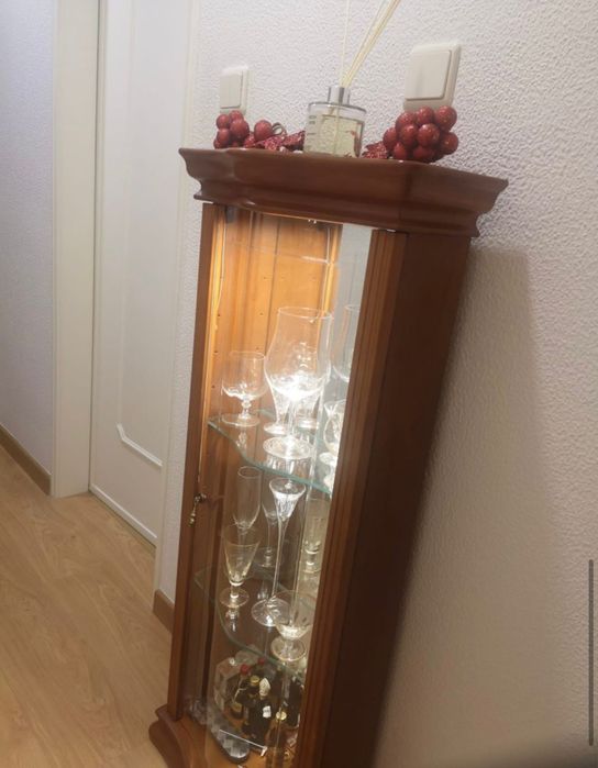 Sala completa em madeira de cerejeira - Mesa vidro, aparador, sofá e +