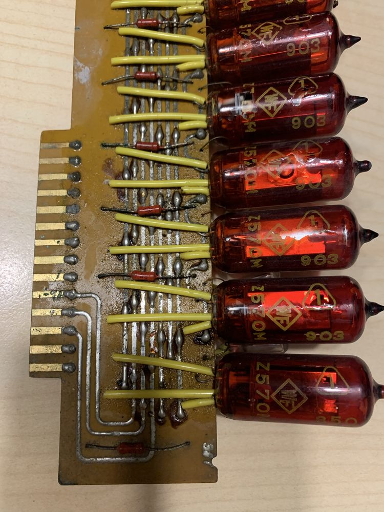Lampy Nixie Z570M