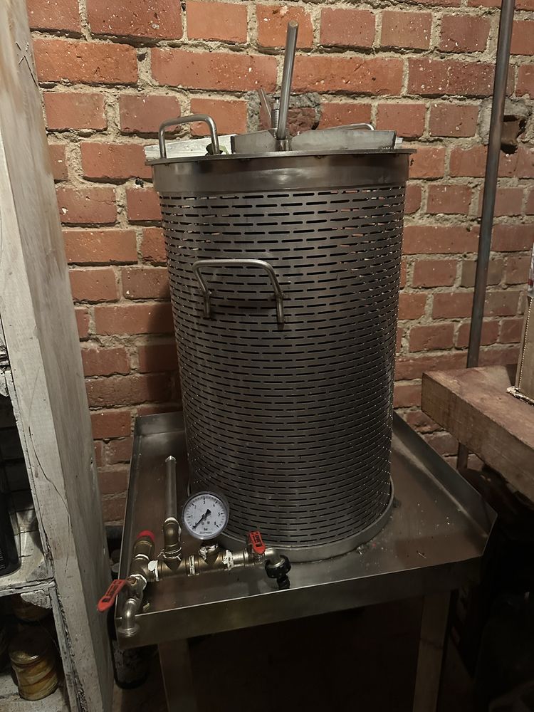 Hydroprasa. Wyciskarka soku owoce winogron