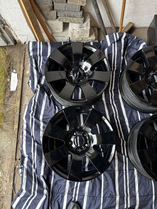 Felgi BMW 5x120 18”  IS30 8j