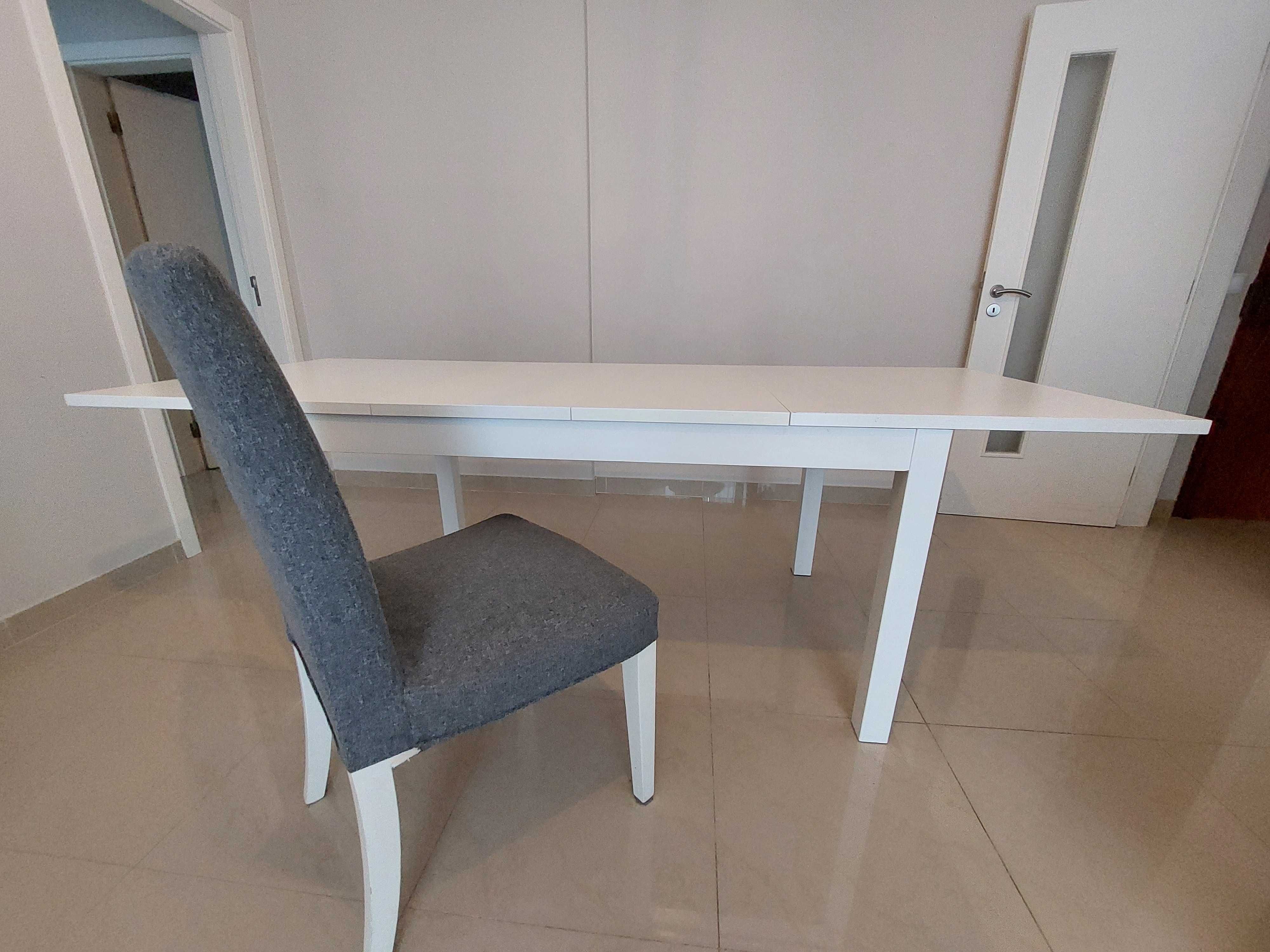 Mesa + 4 cadeiras IKEA   280€