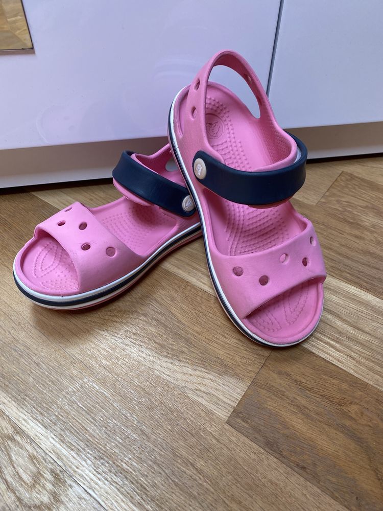 Босоніжки рожеві для дівчинки Crocs босоножки сандалі