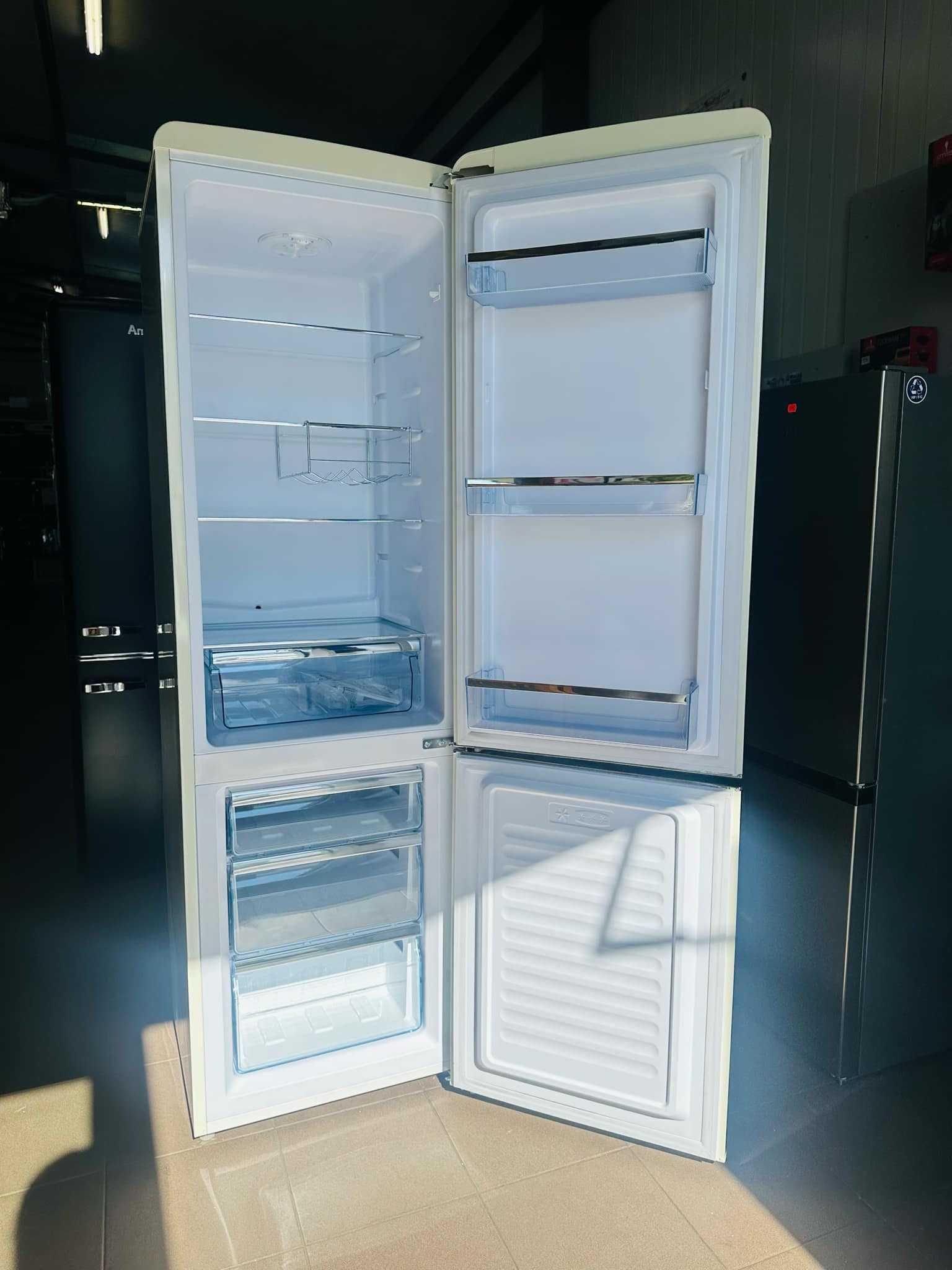 Lodówka Amica Retro w kolorze beżowym/ Wys. 181 cm/ Pojemność 326 l