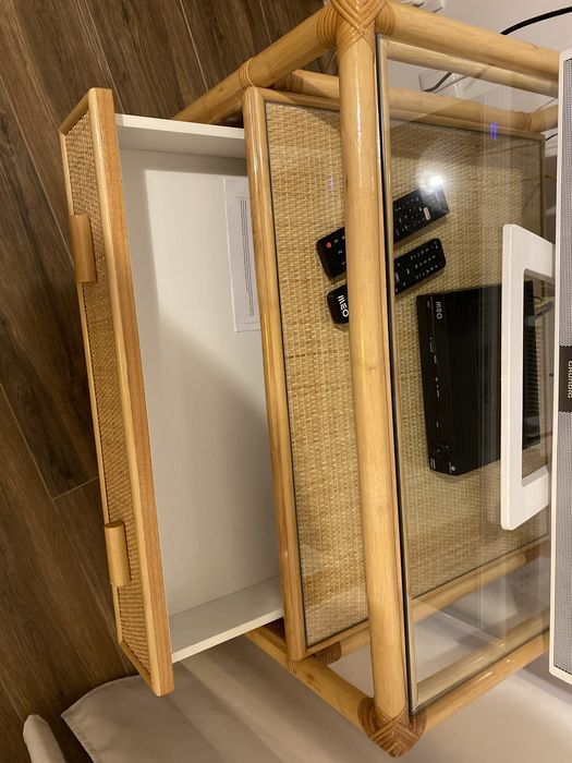 Movel em bambu para tv com arrumação