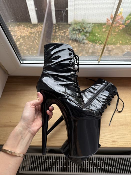 Стріпи pleaser в гарному стані 38