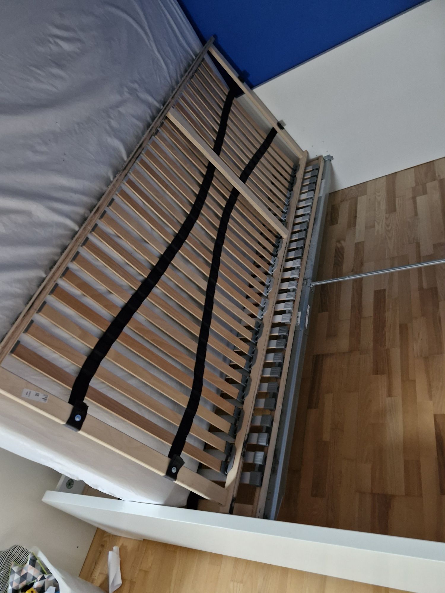 Łóżko  białe Ikea Askovoll 160x200 ze stelażem i materacem