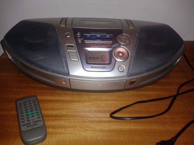 Radiomagnetofon z CD Panasonic/ Boombox