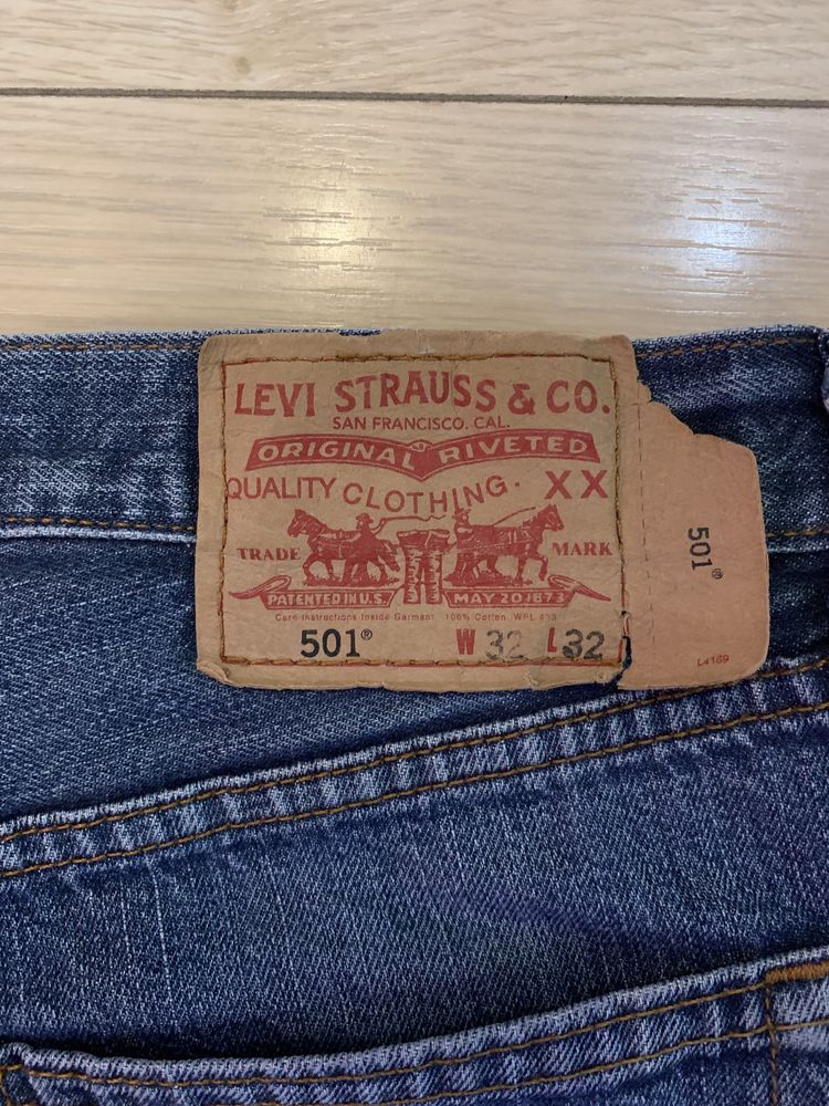 Джинсы Levis