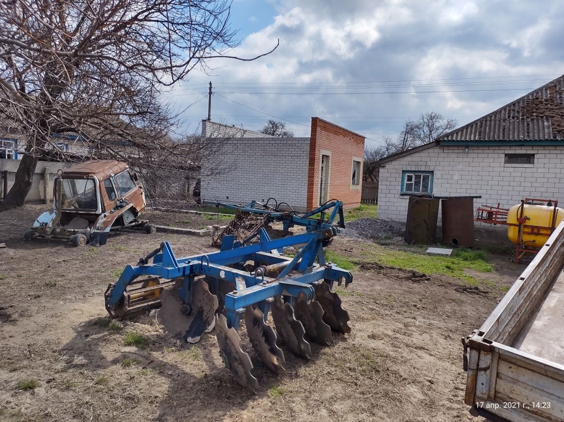 Продам дом с участком в с. Сагуновка (30км от Черкасс), центр. улица!