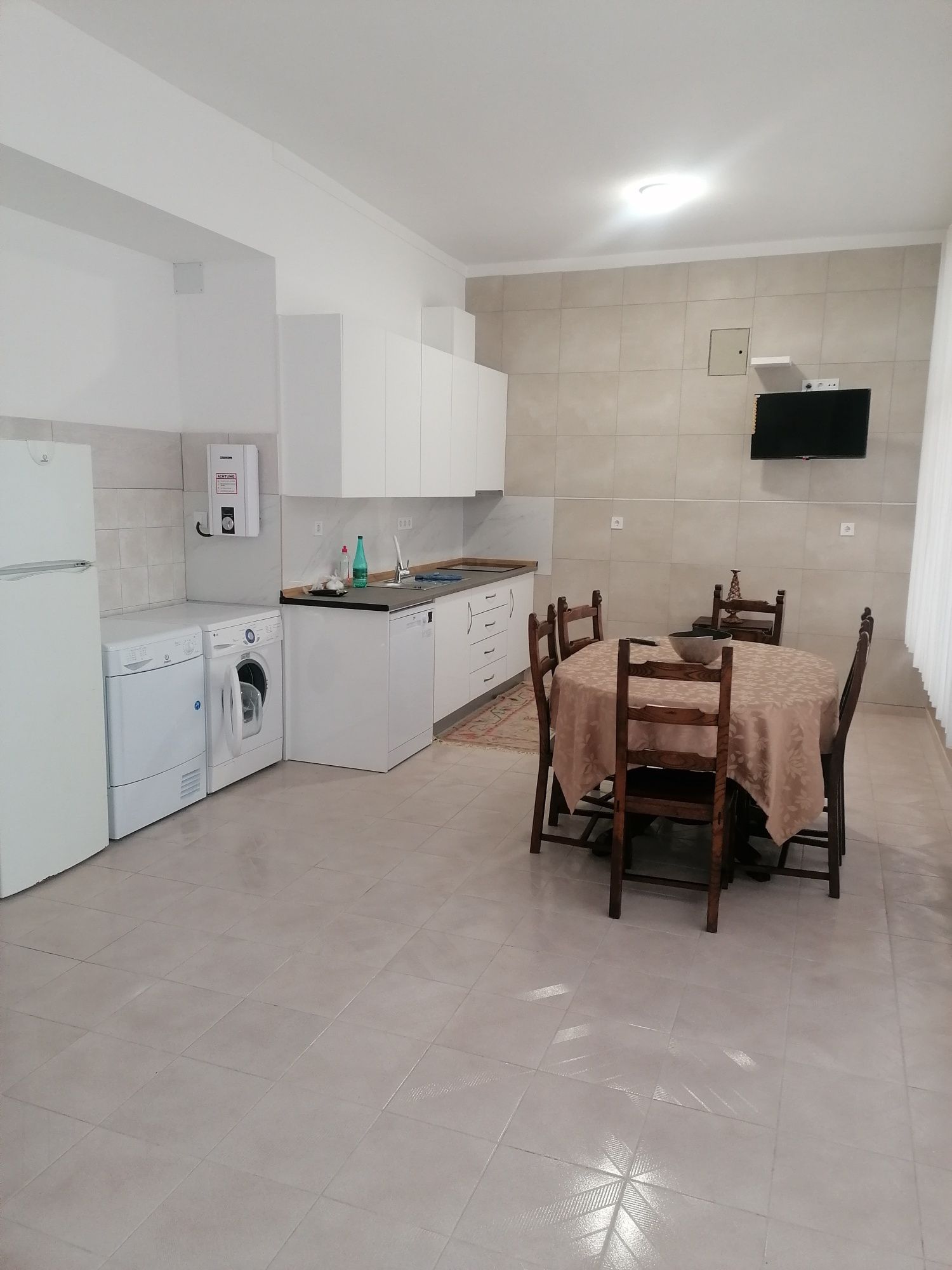 Quartos para casal, Rua badén Powell 94 Nogueira do Cravo, pindelo