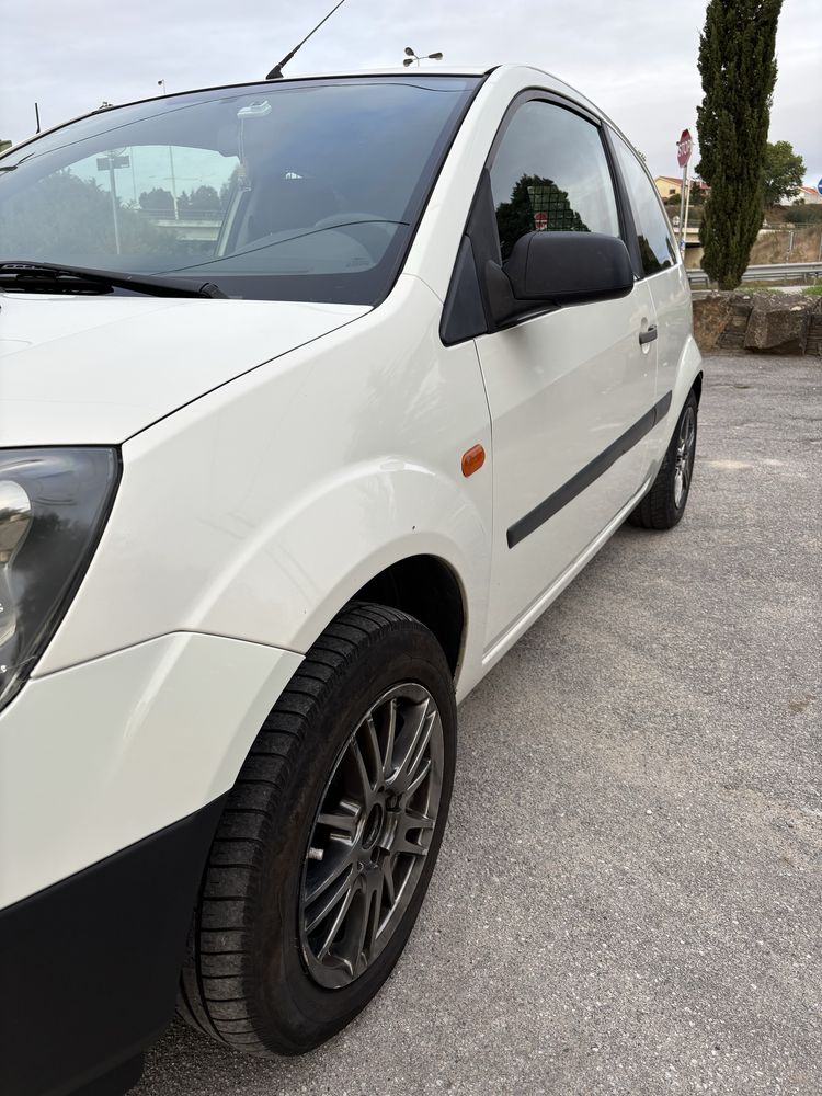 Ford Fiesta 1.4 | Ano 2006 | Económico e Fiável