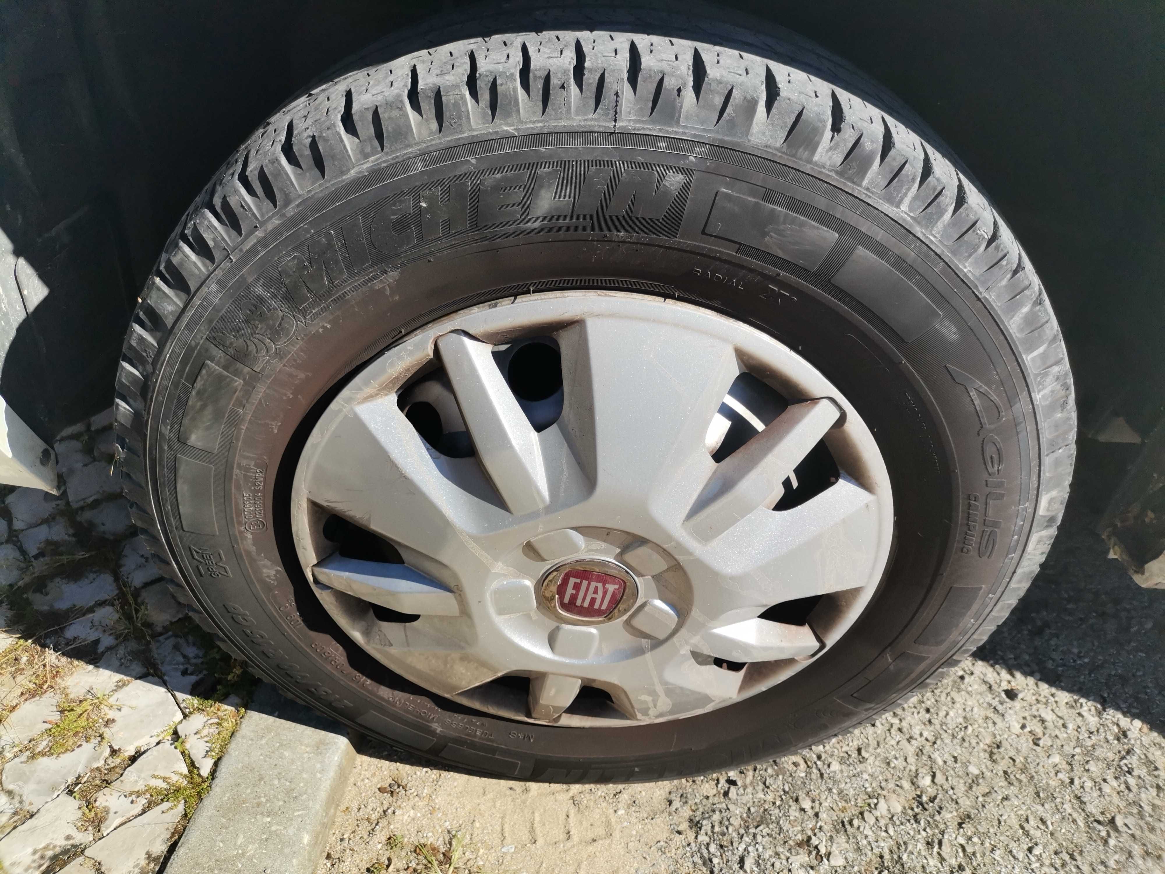 Vendo 4 jantes com pneus 215 70 R15 para autocaravana